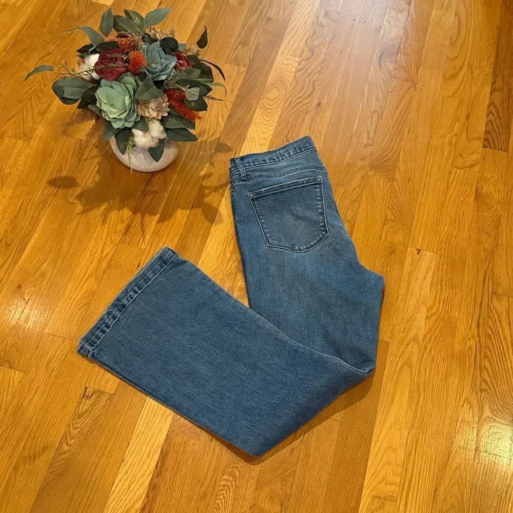 Sofia Jeans by Sofia Vergara Melissa Flare Jeans - 14 Short - Great Condition